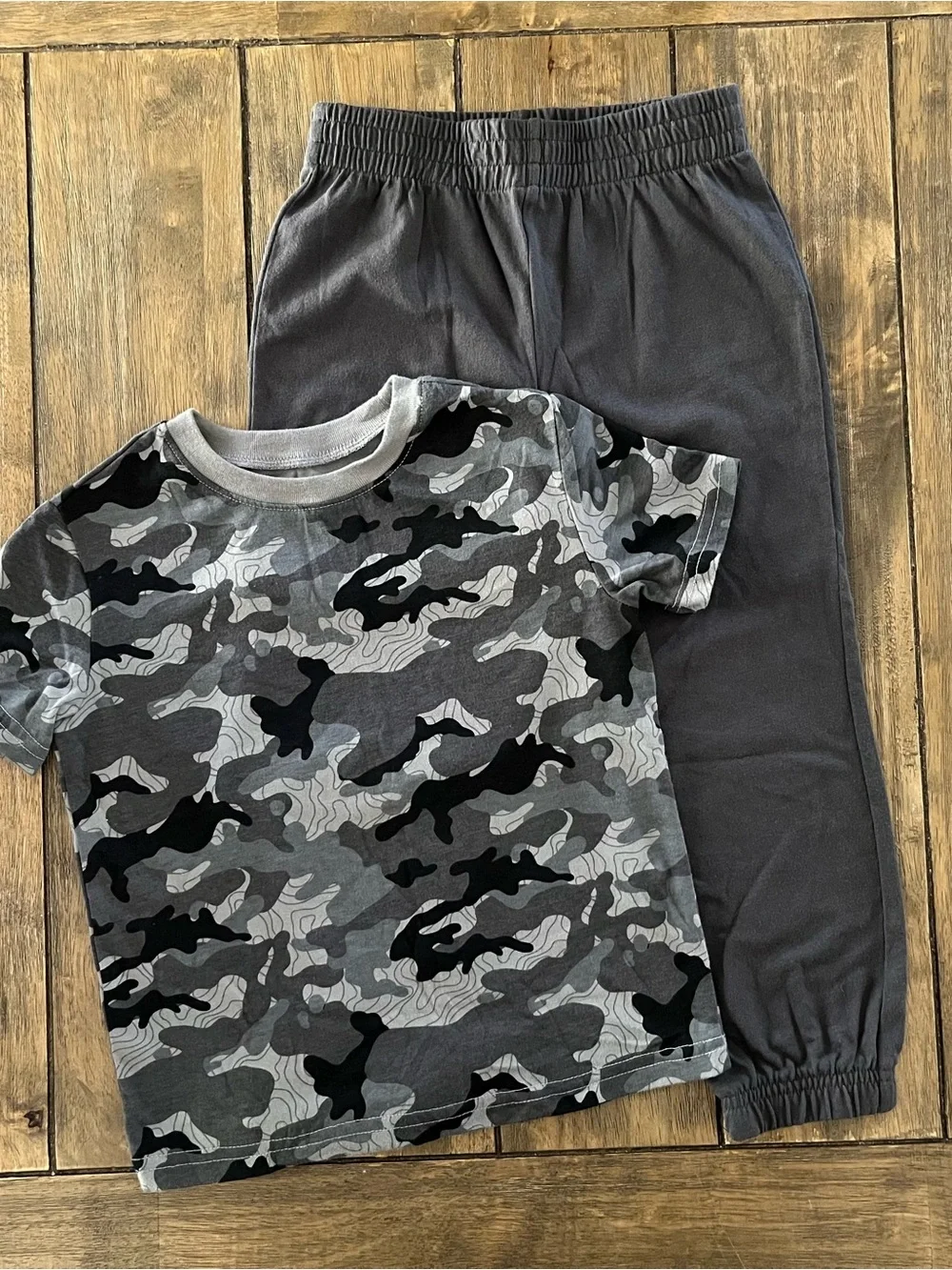 jumping beans Gray Camouflage Short Sleeve Tee w/ joggers size 4t-5t